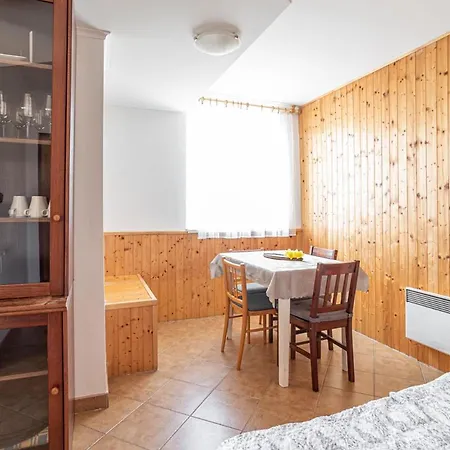 Habitación en casa particular Na Habánské 639, *